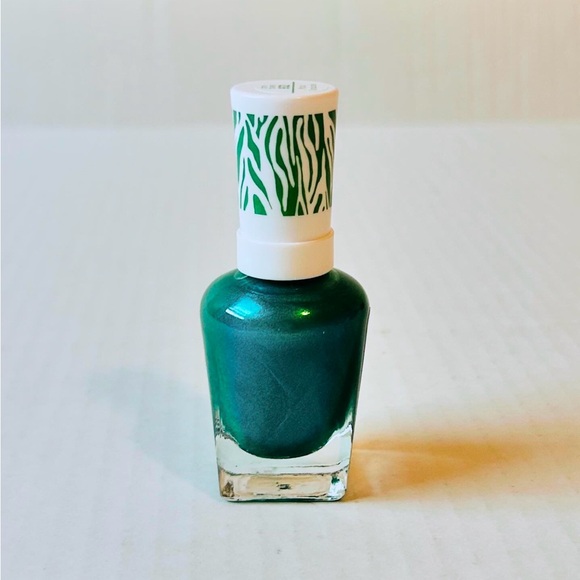 DVF for Target x Sally Hansen Miracle Gel 932 Moss Turquoise Nail Polish - Picture 3 of 8